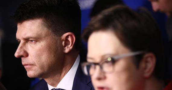 Ryszard Petru, były przewodniczący Nowoczesnej odcina się od zarzutów o odpowiedzialność za zadłużenie partii. Wzywa Katarzynę Lubnauer do "niezwłocznego zaprzestania naruszeń dóbr osobistych". "Niniejszym pragnę poinformować, że rozpowszechnianie podobnych do wyrażanych przez Katarzynę Lubnauer opinii przez kogokolwiek skończy się pozwem sądowym" - napisał Petru na Twitterze.