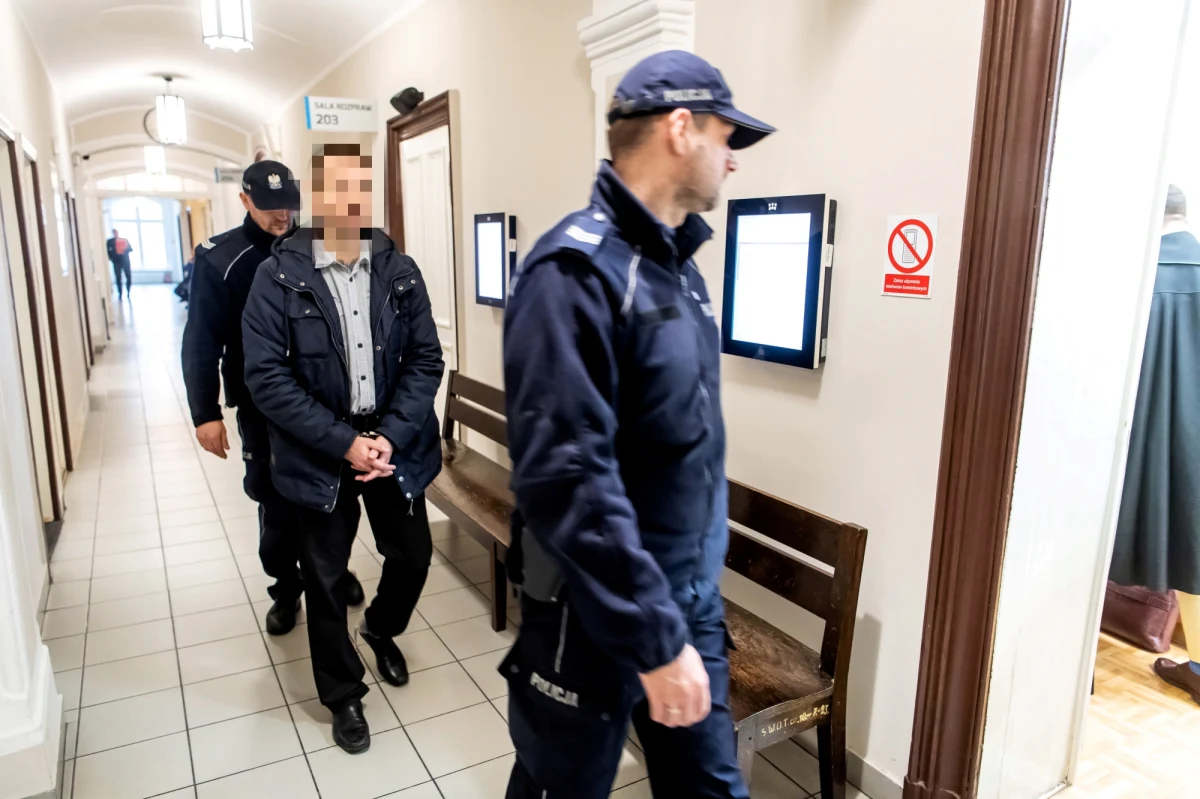 Sąd Okręgowy w Toruniu utrzymał wyrok sądu pierwszej instancji i skazał byłego policjanta z Brodnicy na 2,5 roku więzienia za seksualne nadużycie stosunku zależności. Orzeczenie jest prawomocne.