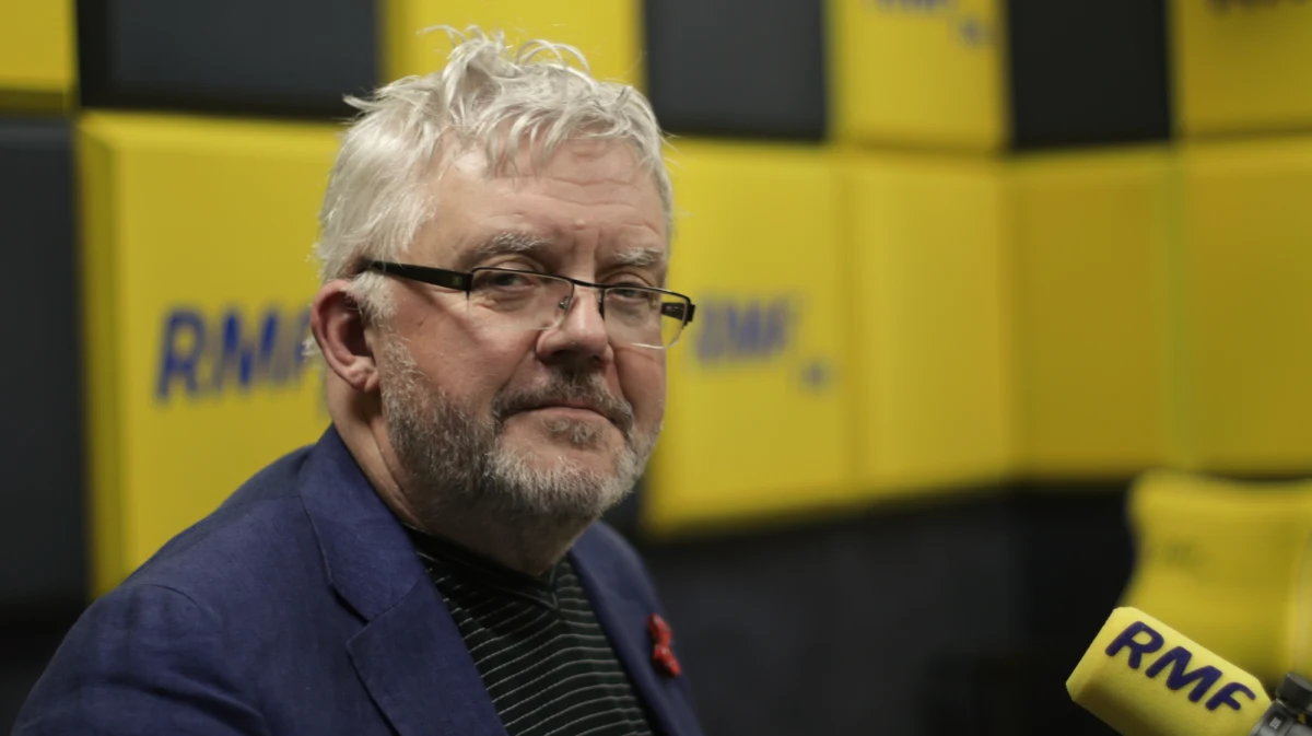 "Miałem grypę. Temperatura, źle się czułem, ale chodziłem do pracy. Potem okazało się, że mam zapalenie mięśnia sercowego" - mówi Jarosław Cyrynger, gość Popołudniowej rozmowy w RMF FM, prezes Stowarzyszenia Transplantacji Serca. Od 10 lat żyje z nowym sercem. Jak dodaje, pierwsze sygnały, że coś jest nie tak, pojawiły się podczas koncertu U2 w Chorzowie. 