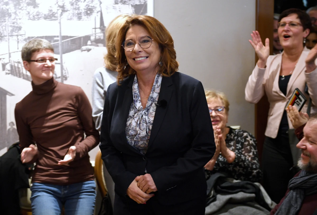 Kandydatka PO na prezydenta Małgorzata Kidawa-Błońska, podczas sobotniego spotkania z wyborcami, przekonywała, że " potrzebujemy zaufania do siebie, zaufania do państwa, zaufania do instytucji państwowych". Jej zdaniem, "poziom zaufania w Polsce jest bliski zeru" i musimy "spróbować krok po kroku budować to zaufanie".