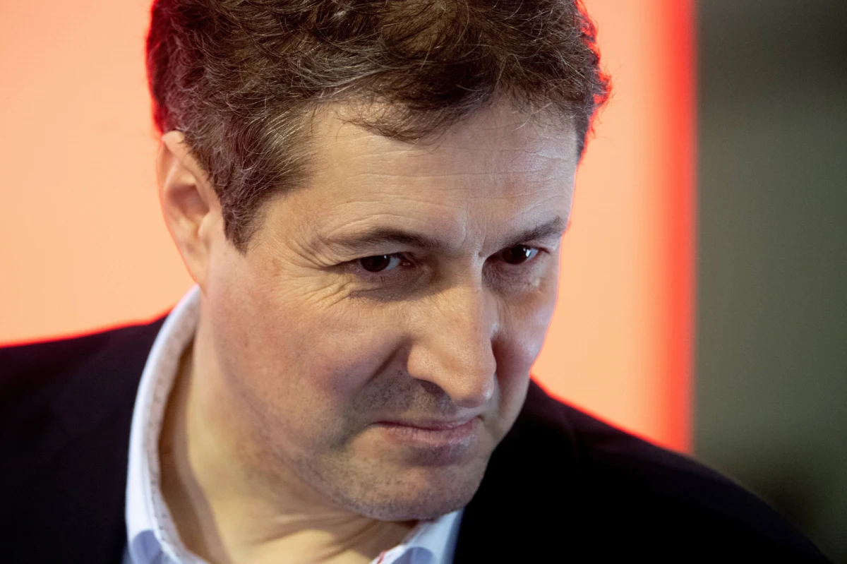 Trwa preludium do głównego, lekkoatletycznego sezonu olimpijskiego. Czołowi lekkoatleci świata walczą na poszczególnych mityngach. Za nami dwa prestiżowe spotkania w Polsce. Na jednym z nich w Toruniu tyczkarz Armand Duplantis pobił rekord świata. Na drugim – w Łodzi – w trzech konkurencjach triumfowali Polacy. Nasz dziennikarz zapytał więc eksperta o formę polskich lekkoatletów w trakcie sezonu halowego. Z byłym skoczkiem wzwyż Arturem Partyką rozmawiał Paweł Pawłowski. 