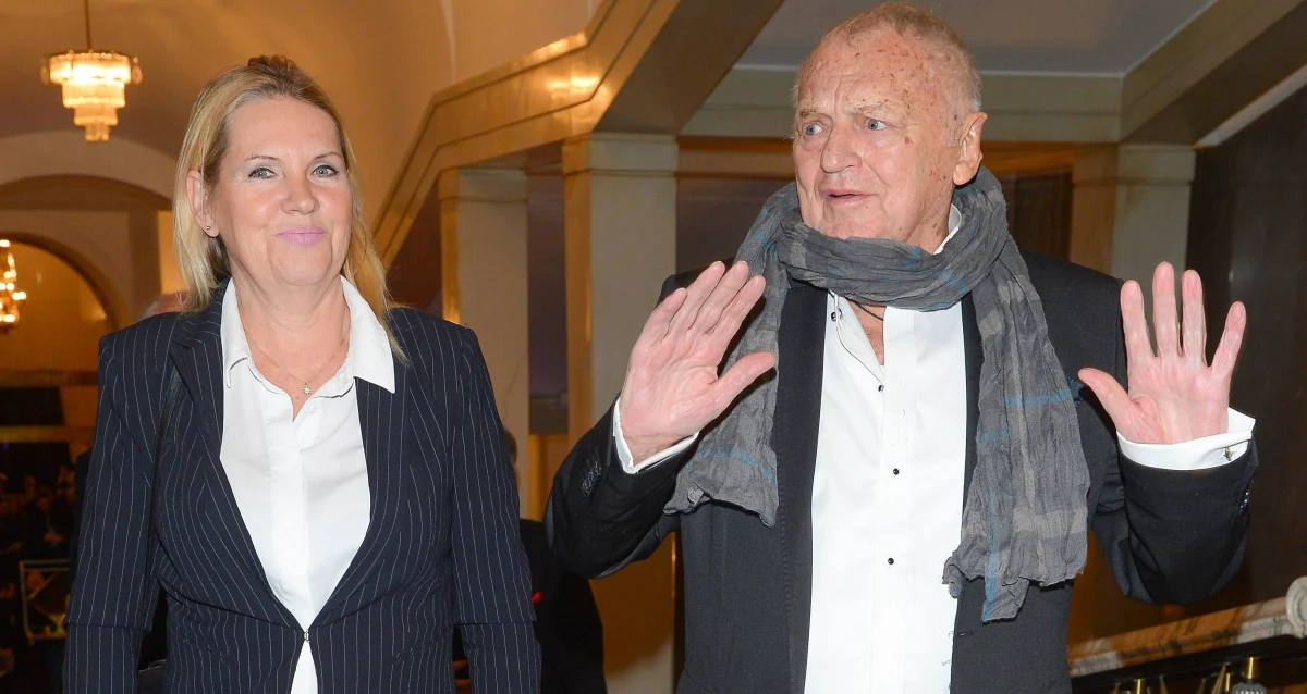 "Można było uczyć się od niego, jak cieszyć się życiem" - tak zmarłego w nocy Jerzego Gruzę wspomina w rozmowie z RMF FM jego przyjaciółka i aktorka Tatiana Sosna-Sarno. Reżyser zmarł w wieku 87 lat.