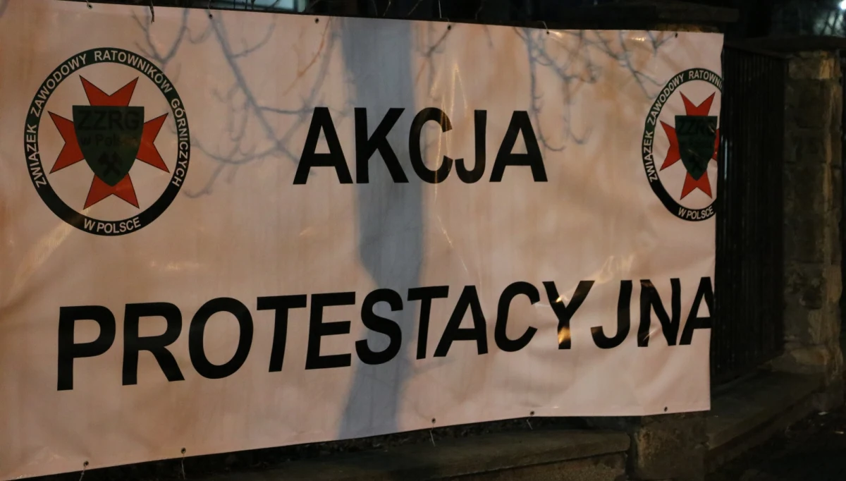 Strajkowy poranek na Śląsku. Przez dwie godziny górnicy prowadzili ostrzegawczy protest w kopalniach Polskiej Grupy Górniczej. Po wszystkim poszli złożyć wizytę parlamentarzystom ze Śląska. To nie koniec manifestacji w tym miesiącu.