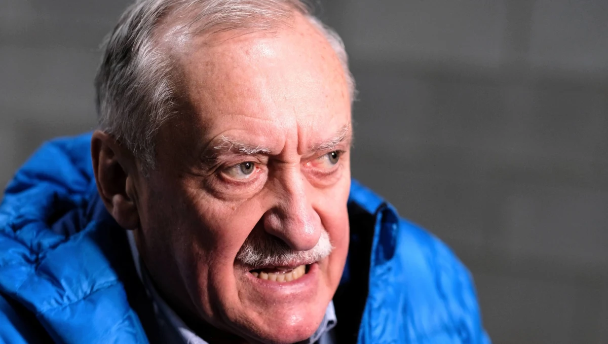 "Każdy z nas inaczej pamięta te dni. Z Leszkiem Cichym połączyła nas ta determinacja i liczba dni spędzonych powyżej bazy. Cały czas tam pracowaliśmy ostro w górze i to potem na końcu właściwie wyszło. Jeśli się pracuje dużo i ciężko, to jest szansa, że może się brać udział w ataku szczytowym" - tak o wydarzeniach sprzed 40 lat opowiada w rozmowie z RMF FM Krzysztof Wielicki. Mija dokładnie 40. rocznica pierwszego zimowego zdobycia Mount Everestu. Na szczycie stanęli właśnie Cichy i Wielicki, ale podczas wyprawy wspinało się wspólnie aż 18 osób. "Ważne, że wszyscy pracowali na jeden cel. Chodziło o to, żeby pchać robotę do góry. Nie było kunktatorstwa. Nie było oszczędzania się. Taka wyprawa już mi się nie powtórzyła nigdy w życiu - o takim potencjale współpracy i pracy zespołowej" - mówi Wielicki w rozmowie z dziennikarzem RMF FM Michałem Rodakiem.