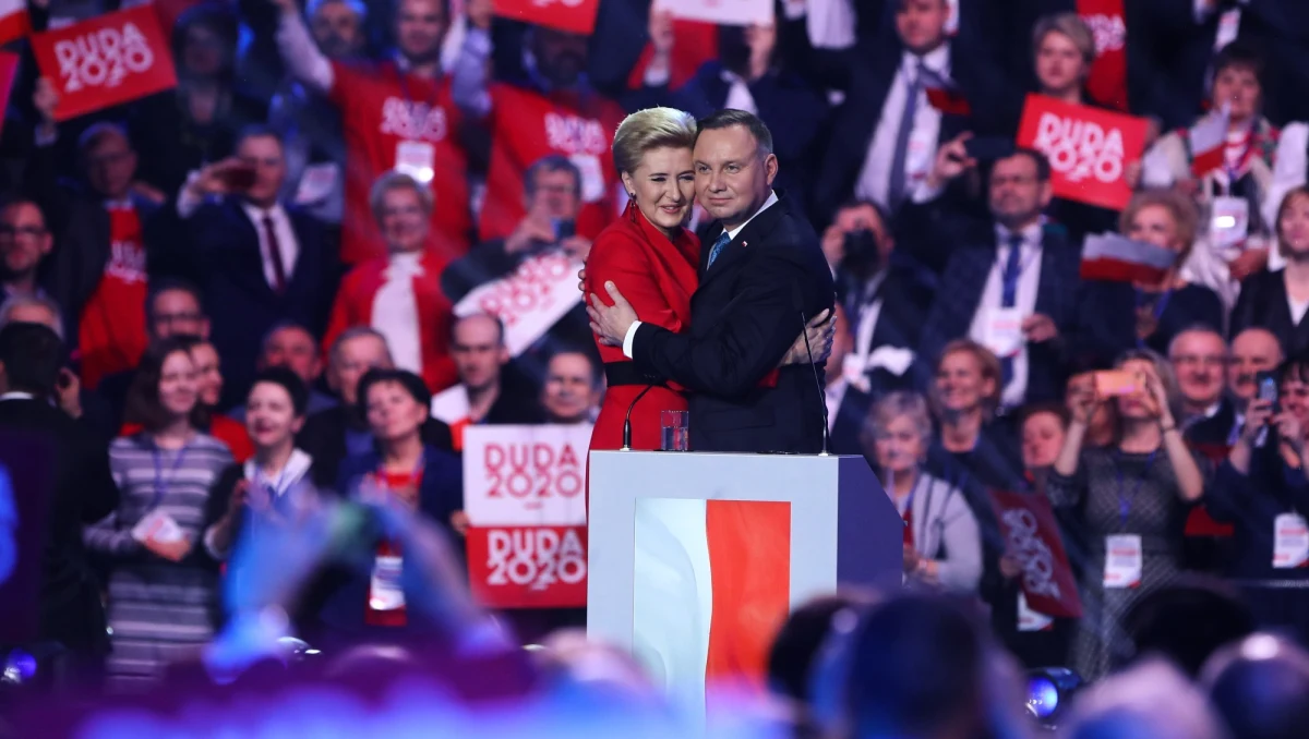 Wypowiedzi Andrzeja Dudy z konwencji inaugurującej jego kampanię wyborczą, prezydent w towarzystwie Arnolda Schwarzeneggera i Donalda Trumpa, ujęcia z konwencji prezydenta i jego spotkań z wyborcami: sztab walczącego o reelekcję Andrzeja Dudy wypuścił nowy wyborczy spot prezydenta. Zobaczcie!