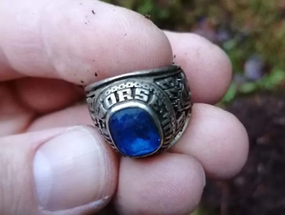 Zagubiony blisko pół wieku temu pierścień wrócił do właścicielki. Debra McKenna z Portland w Stanach Zjednoczonych dostała go w prezencie od nieżyjącego już dziś męża. Pierścień odnalazł się – o dziwo – w lesie w Finlandii.  