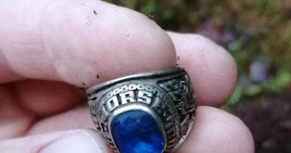 Zagubiony blisko pół wieku temu pierścień wrócił do właścicielki. Debra McKenna z Portland w Stanach Zjednoczonych dostała go w prezencie od nieżyjącego już dziś męża. Pierścień odnalazł się – o dziwo – w lesie w Finlandii.  