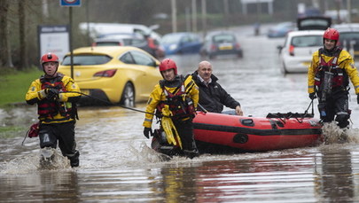 Powodzie w Anglii po przejściu sztormu Dennis
