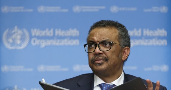 "Każdy scenariusz jest możliwy" - oświadczył w Genewie dyrektor generalny Światowej Organizacji Zdrowia (WHO) Tedros Adhanom Ghebreyesus pytany o zakażenia koronawirusem. Dodał, że najnowsze dane pozwalają lepiej zrozumieć, jak się rozwija epidemia.