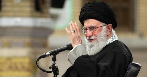 Najwyższy przywódca duchowo-polityczny Iranu Ali Chamenei zaapelował o uczestnictwo w zaplanowanych na piątek wyborach parlamentarnych. Według niego wysoka frekwencja pokaże jedność Iranu "wobec wrogów". Samo pójście do urn nazwał "religijnym obowiązkiem". 