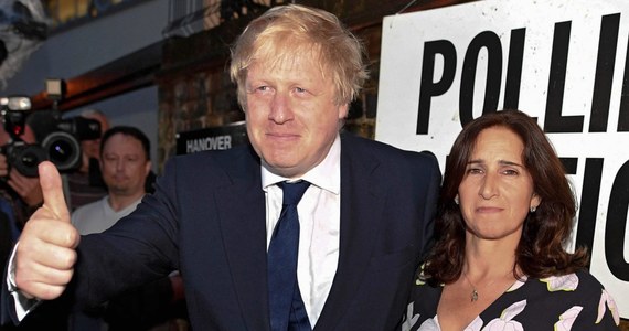 Brytyjski premier Boris Johnson i jego żona Marina Wheeler, znana prawniczka specjalizująca się w prawie rodzinnym i prawach człowieka, osiągnęli w ramach trwającego postępowania rozwodowego porozumienie finansowe - taką informację przekazał sąd rodzinny w Londynie. Szczegóły porozumienia nie są znane.
