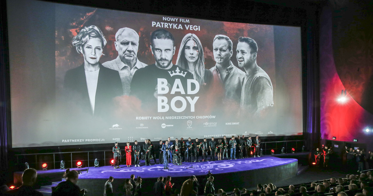 Patryk Vega nie zwalnia tempa. Autor "Pitbulla", "Botoksu", "Kobiet mafii" i "Polityki" tym razem opowiada o świecie polskiej piłki nożnej. Premiera filmu "Bad Boy" odbyła się we wtorek, 18 lutego, w Multikinie Złote Tarasy w Warszawie.