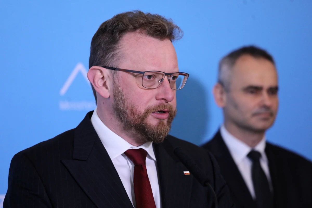 "W ciągu najbliższych dni będzie zorganizowany powrót dwóch kolejnych Polaków z chińskiego Wuhanu, gdzie panuje epidemia koronawirusa" - poinformował w środę na konferencji prasowej minister zdrowia Łukasz Szumowski.