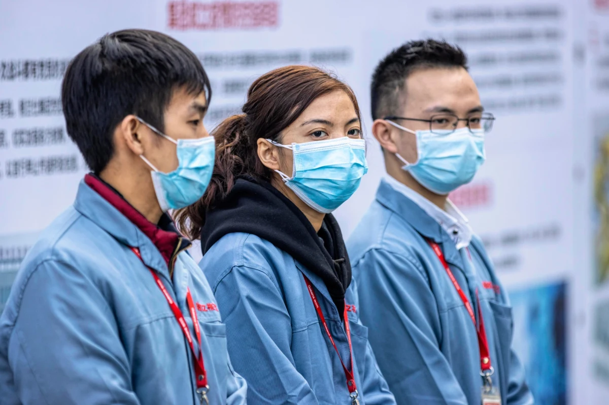 ​Rosja z obawy przed rozprzestrzenieniem koronawirusa czasowo zabrania wjazdu na swoje terytorium obywatelom Chin. Zakaz zacznie obowiązywać w czwartek o północy. Decyzja dotyczy wjeżdżających do Rosji w celach zarobkowych, prywatnych, edukacyjnych i turystycznych. Wcześniej rosyjskie linie lotnicze znacznie ograniczyły liczbę lotów do Chin. Wstrzymano także połączenia kolejowe.