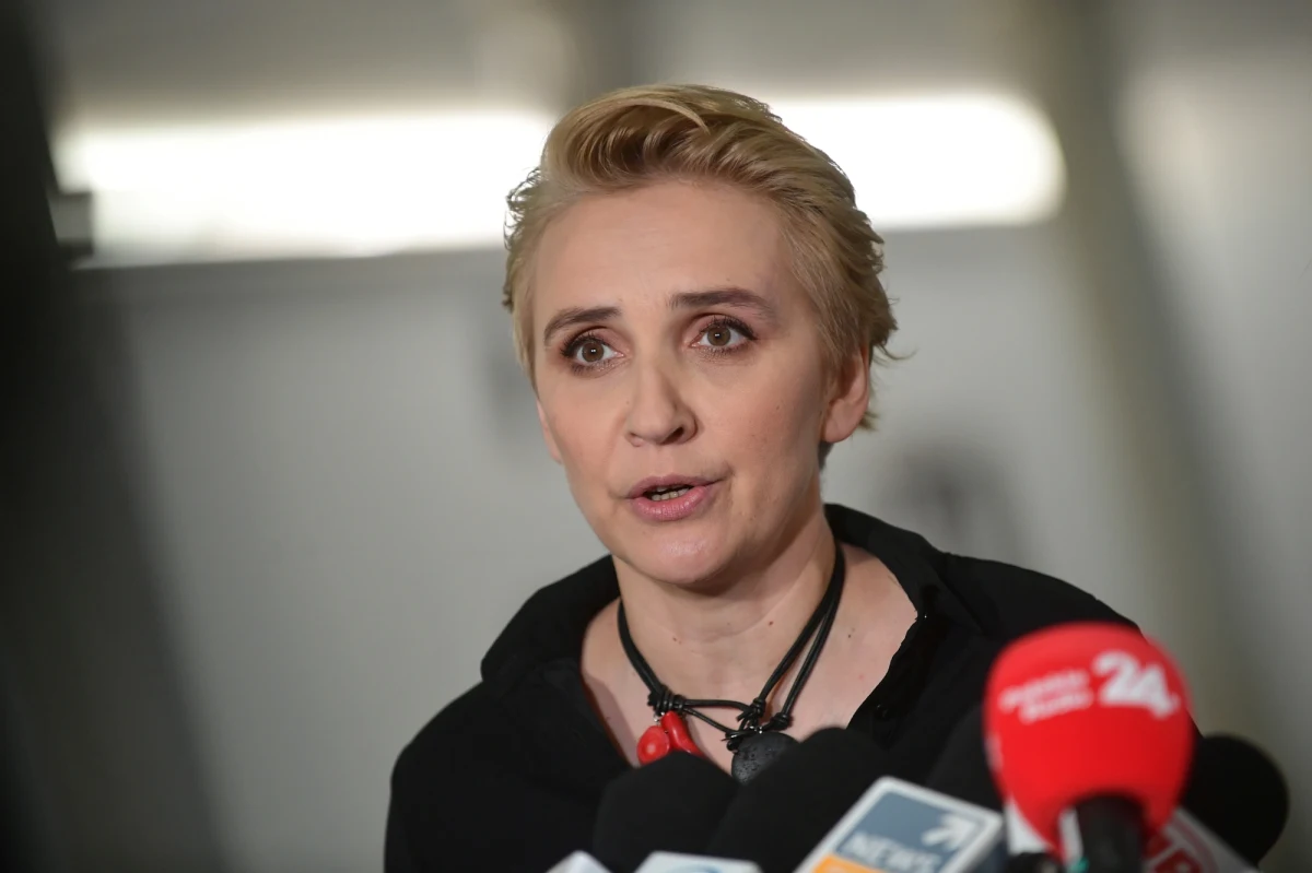 Zatrzymanie przez CBA "agenta Tomka" i przeszukania u prezesa NIK Mariana Banasia mają przykryć gest posłanki PiS Joanny Lichockiej - twierdzą posłowie Lewicy. Wzywają prezesa PiS, aby podpisał się pod wnioskiem o postawienie Banasia przed Trybunałem Stanu.