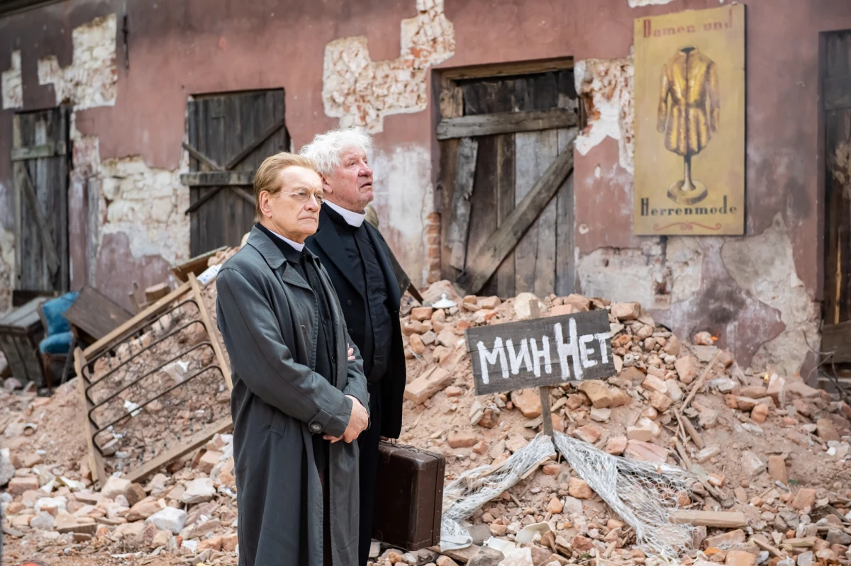 Do sieci trafił zwiastun filmu "Zieja" w reżyserii Roberta Glińskiego. Tytułowego bohatera - ks. Jana Zieję - zagrał Andrzej Seweryn. Obraz trafi do kin już 13 marca. 