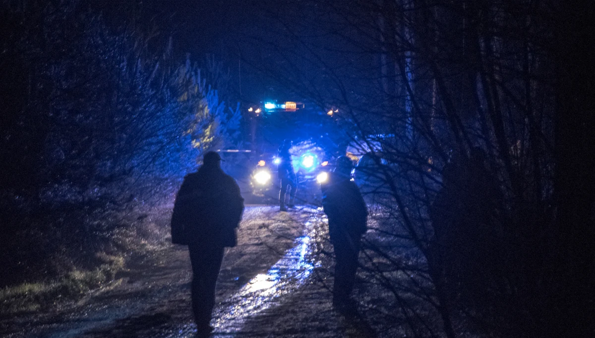 Dwaj policjanci zostali poważnie ranni po tym, jak próbowali wylegitymować mężczyzn przy drodze w okolicach Nowego Klępska koło Sulechowa w Lubuskiem. Funkcjonariusze trafili do szpitala. Zielonogórska policja prowadzi obławę za sprawcami. 