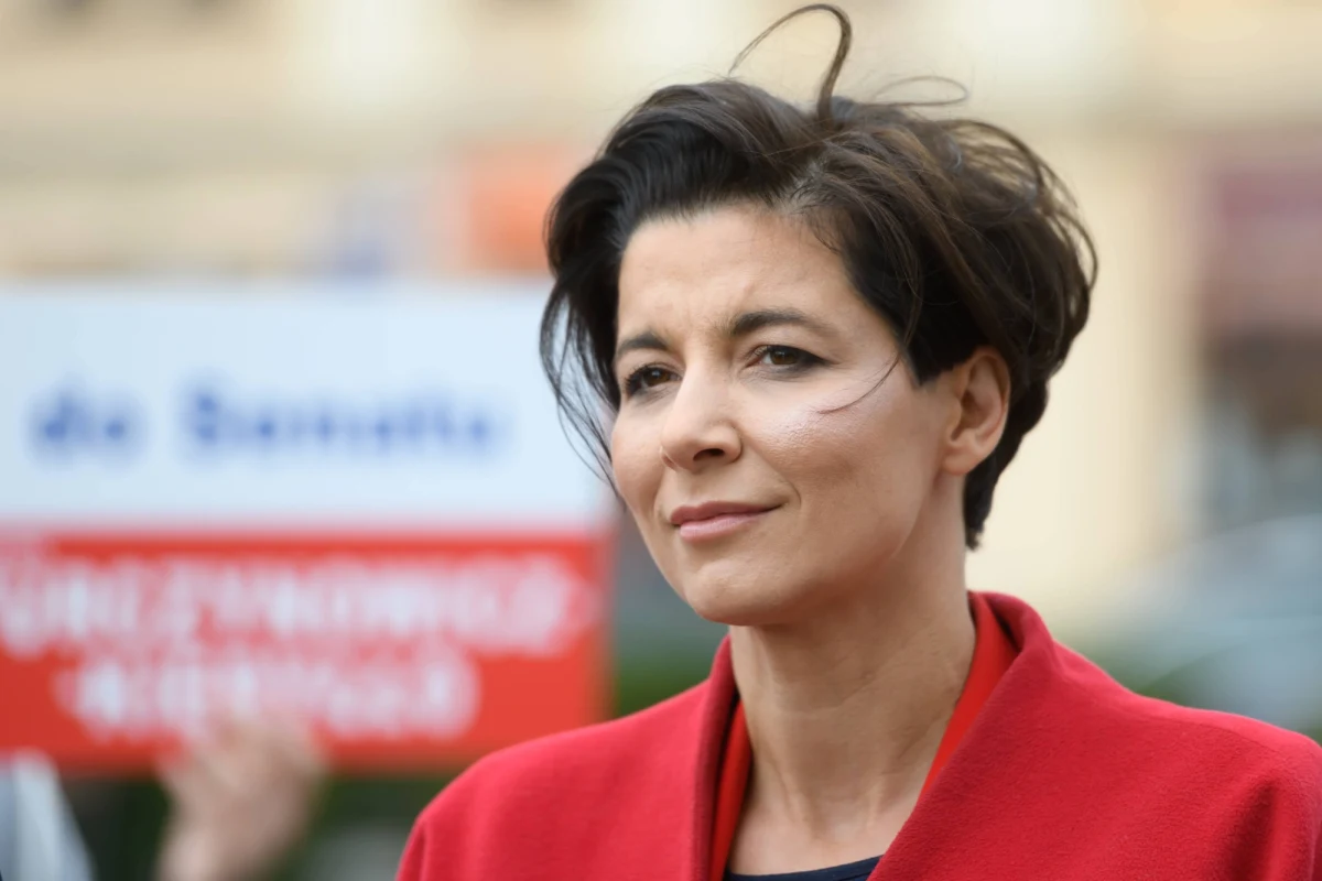 "Prezydent będzie nadal spotykał się z Polakami. Będzie to kampania pełna słońca, słońca, którego brakuje nam dzisiaj również w życiu publicznym, pełna życzliwości. Ale także kampania, która bardzo mocno akcentuje rodzinę, kampania, w której liczy się nie tylko wolność słowa, ale także odpowiedzialność za słowo" - stwierdziła w TVP Info Jolanta Turczynowicz-Kieryłło, szefowa kampanii Andrzeja Dudy. Zwróciła przy tym uwagę, że prezydent "bardzo akcentuje rolę ludzi młodych"