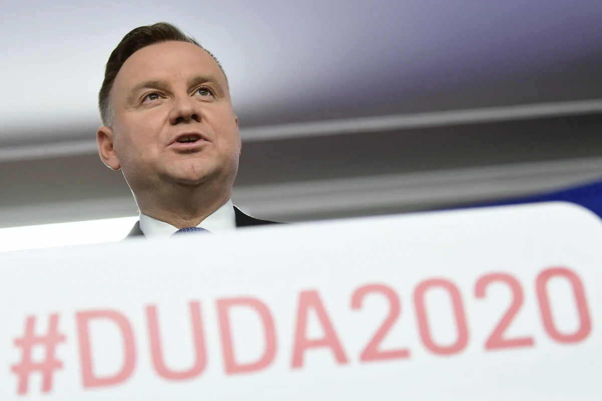 Prezydent skieruje ustawę o 1,95 mld zł na media publiczne do Trybunału Konstytucyjnego? Takie nieoficjalne informacje przekazują posłowie PiS. Pretekstem miałby być tryb uchwalenia ustawy - pisze czwartkowa "Gazeta Wyborcza".