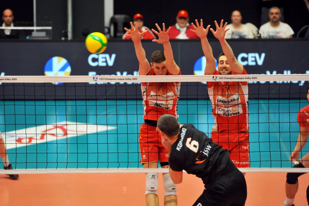 Siatkarze Jastrzębskiego Węgla przegrali w Belgii z VC Greenyard Maaseik 2:3 (23:25, 25:20, 25:19, 22:25, 8:15) w swoim ostatnim meczu grupowym Ligi Mistrzów. Jastrzębianie doznali pierwszej porażki, wcześniej zapewnili sobie awans do ćwierćfinału z pierwszego miejsca.