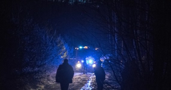 Zielonogórscy policjanci zatrzymali w nocy mężczyzn, którzy wczoraj wieczorem potrącili dwóch funkcjonariuszy w trakcie próby wylegitymowania. Uciekinierzy ukrywali się w mieszkaniu partnerki jednego z nich. Kobieta również trafiła do policyjnego aresztu. 