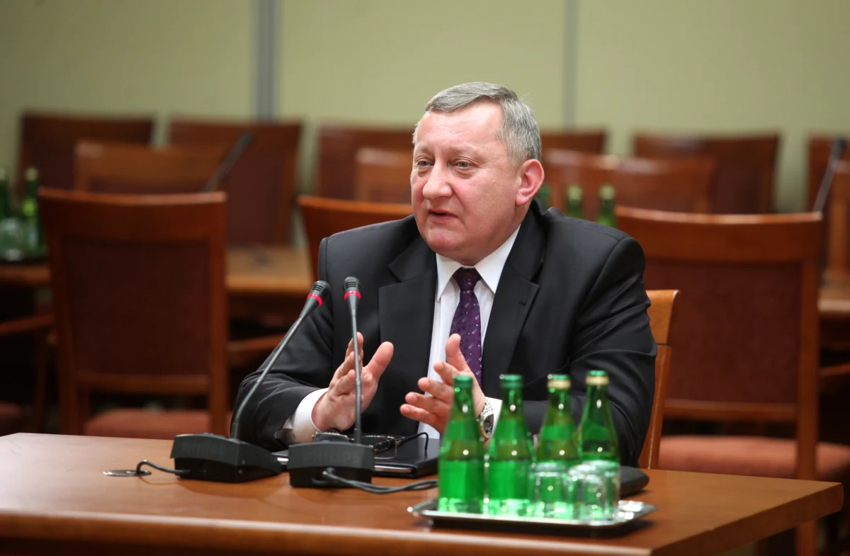 „Wczorajsze przeszukanie w gabinecie prezesa NIK, przeprowadzone przez CBA na zlecenie prokuratury nie miało wpływu na bieżącą pracę Najwyższej Izby Kontroli” - zapewnia rzecznik Izby Zbigniew Matwiej.