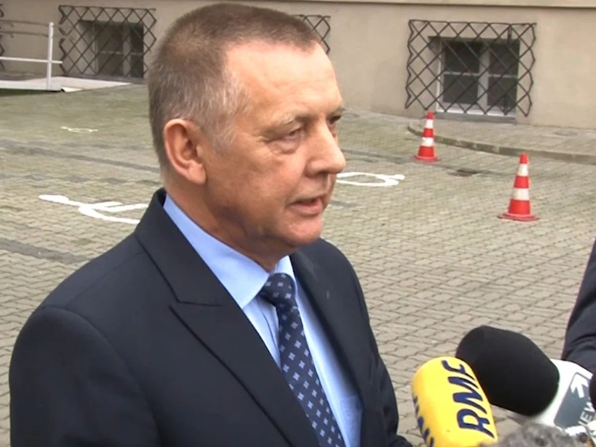 "W związku ze środowymi bezprawnymi działaniami prokuratury i funkcjonariuszy CBA oczekuję niezwłocznego spotkania z marszałek Sejmu Elżbietą Witek" - poinformował szef NIK Marian Banaś. Jak dodał, będzie bronił niezależności NIK "wszystkimi dostępnymi prawnie środkami".