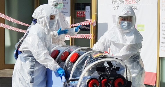 Musimy być gotowi na to, że choroba wywoływana przez nowy koronawirus Covid-19 będzie zagrażała ludziom przez długi czas, jak grypa - ocenił pulmonolog Wang Chen, wiceprezes Chińskiej Akademii Inżynierii (CAE), cytowany przez agencję Xinhua.