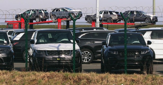 Fabryki Jaguara i Land Rovera sprowadzają części z Chin