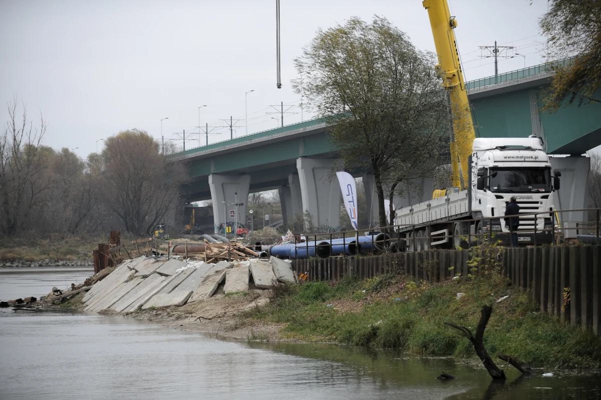 Ponad 10,5 mln złotych wyniosła opłata podwyższona, którą Wody Polskie nałożyły na stołeczne MPWiK za nielegalny zrzut ścieków do Wisły po awarii układu przesyłowego. Koszty musi ponieść MPWiK i nie mogą być one w żaden sposób przerzucone na mieszkańców - podkreślają Wody Polskie.