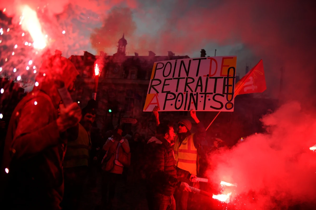 92 tysiące osób demonstrowało w całej Francji przeciwko rządowym planom reformy emerytalnej. W Paryżu na ulice wyszło 7800 osób.