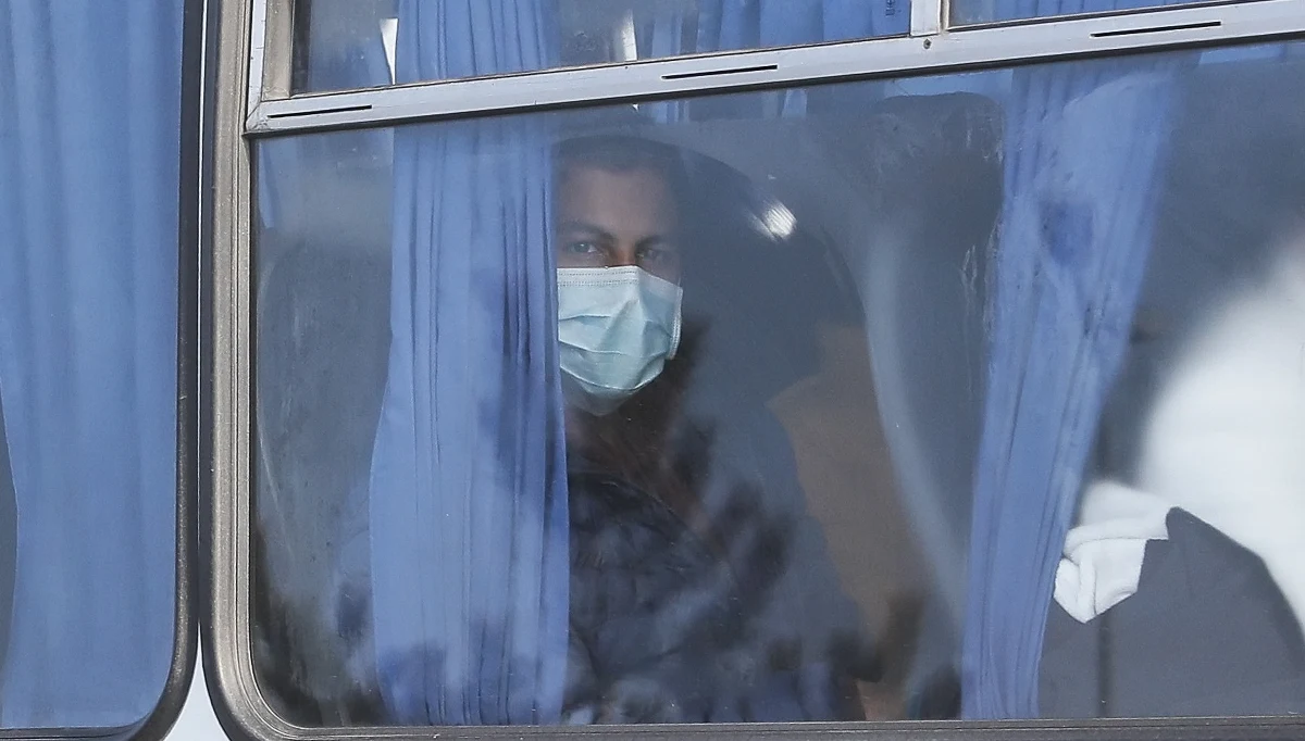 Ukraińcy i obcokrajowcy ewakuowani z chińskiego miasta Wuhan przybyli na kwarantannę do ośrodka w miasteczku Nowi Sanżary w środkowej Ukrainie. Lokalni mieszkańcy próbowali zablokować wjazd do obiektu i doszło do starć z policją. 