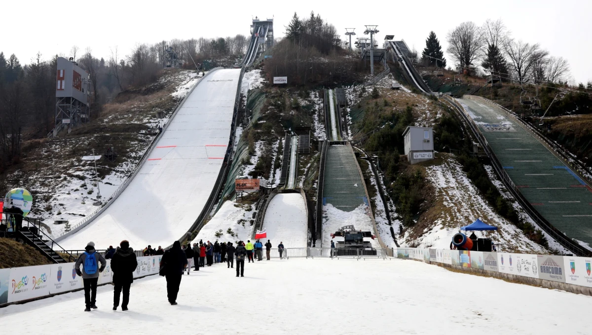 Skoczkowie narciarscy po raz pierwszy w historii powalczą dziś o punkty Pucharu Świata w Rumunii. Skocznia w Rasnovie gościła już uczestników Letniej Grand Prix. Teraz pora na najważniejsze zimowe zawody. Rumunia to dwudziesty pierwszy kraj, który organizuje Puchar Świata. Ta lista uwzględnia także nieistniejące już państwa jak Czechosłowacja i NRD.