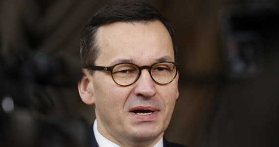 Polska stara się przekonać kilka mniejszych krajów UE, że w ślad za ambicjami muszą iść środki - poinformował premier Mateusz Morawiecki w piątek w Brukseli, w drugim dniu nadzwyczajnego szczytu UE w sprawie budżetu.