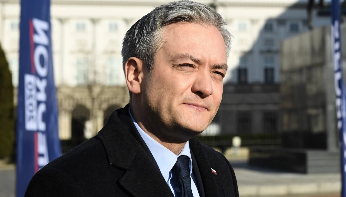 Trzeba wprowadzić embargo na rosyjski węgiel. Za polskie pieniądze Putin robi antypolską propagandę - powiedział w Lesznie kandydat Lewicy na prezydenta Robert Biedroń. Jak ocenił, w sprawie węgla obóz władzy "oszukał górników i nas wszystkich". 