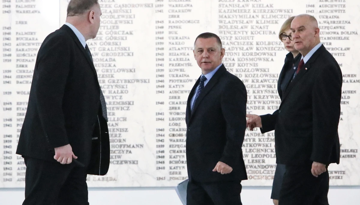 Podtrzymujemy nasze stanowisko w sprawie przeszukania w gabinecie prezesa Mariana Banasia - ogłosił rzecznik prasowy Najwyższej Izby Kontroli Zbigniew Matwiej. To pierwszy komentarz Izby po spotkaniu Banasia z marszałek Sejmu. Elżbieta Witek zapewniała wcześniej, że "immunitet chroni osobę, a nie pomieszczenia". W środę agencji CBA weszli do gabinetu szefa NIK i skontrolowali także jego mieszkania. 