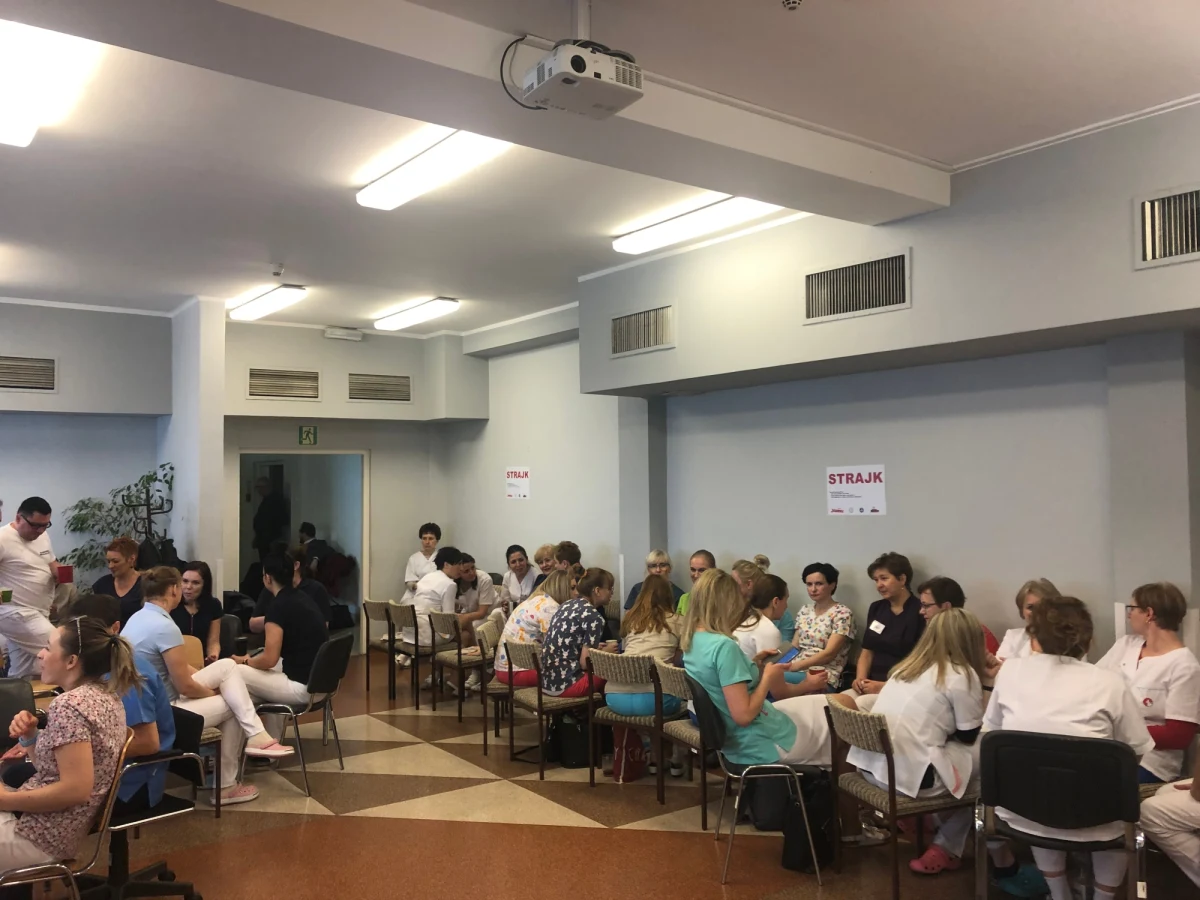 Nie będzie na razie strajku w Wojewódzkim Szpitalu Specjalistycznym w Rybniku. Bezterminowy protest miał się rozpocząć w poniedziałek, ale związkowcy - domagający się podwyżek - go zawiesili.
