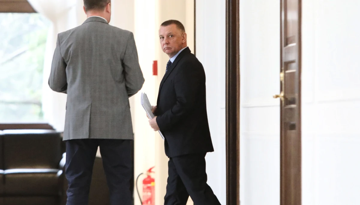 ​Śledczy, którzy prowadzili przeszukania w sprawie majątku Mariana Banasia, wiążą sprawę szefa NIK z gigantycznym praniem pieniędzy - informuje portal Onet. Chodzi o ponad 5 mln zł. Już w listopadzie RMF FM informowało, że urzędnicy resortu finansów odkryli tajemnicze przepływy finansowe między Banasiem a osobami, które wynajmowały od niego kamienicę w Krakowie.