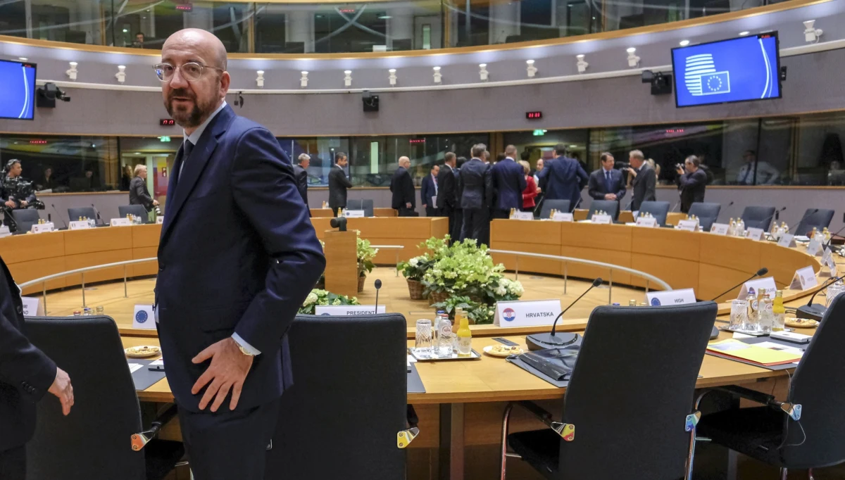 ​Zakończył się szczyt Unii Europejskiej w Brukseli. Przywódcom krajów wspólnoty nie udało się wypracować porozumienia w sprawie budżetu na lata 2021-2027. "Grupa przyjaciół spójności", do której należała m.in. Polska, nie zgadzała się na obniżenie wielkości budżetu, z kolei "skąpa czwórka" - czyli Holandia, Austria, Szwecja i Dania - uparcie żądała cięć.