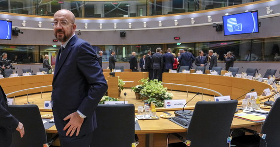 ​Zakończył się szczyt Unii Europejskiej w Brukseli. Przywódcom krajów wspólnoty nie udało się wypracować porozumienia w sprawie budżetu na lata 2021-2027. "Grupa przyjaciół spójności", do której należała m.in. Polska, nie zgadzała się na obniżenie wielkości budżetu, z kolei "skąpa czwórka" - czyli Holandia, Austria, Szwecja i Dania - uparcie żądała cięć.
