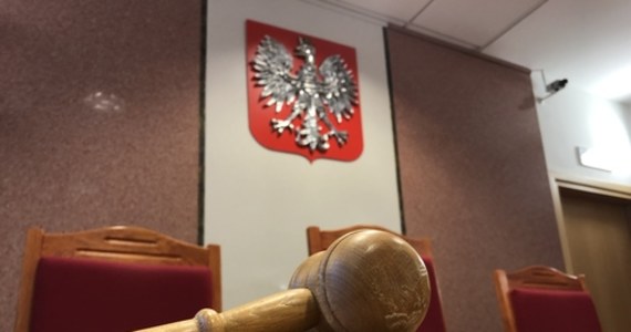Mężczyzna który w czwartek zaatakował sędzię podczas rozprawy w Rybniku spędzi dwa miesiące w tymczasowym areszcie. Tak zdecydował sąd w Gliwicach. 
