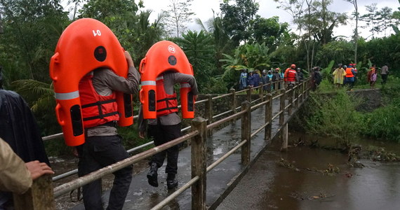 Tragedia w prowincji Yogyakarta na Jawie w Indonezji. Fala powodziowa porwała uczestników szkolnej wycieczki. Zginęło ośmioro uczniów. 