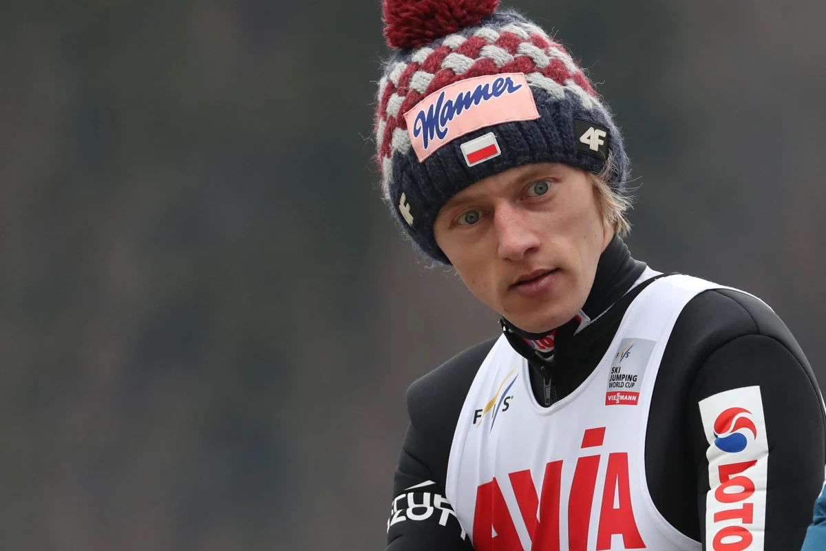 "Z powodu gorączki czułem się na skoczni jak po trzech piwach, a to nie jest dobry znak" - powiedział reporterowi TVP Dawid Kubacki. W sobotnim konkursie Pucharu Świata w Rasnovie był czwarty. Zwyciężył prowadzący po pierwszej serii lider PŚ Austriak Stefan Kraft.