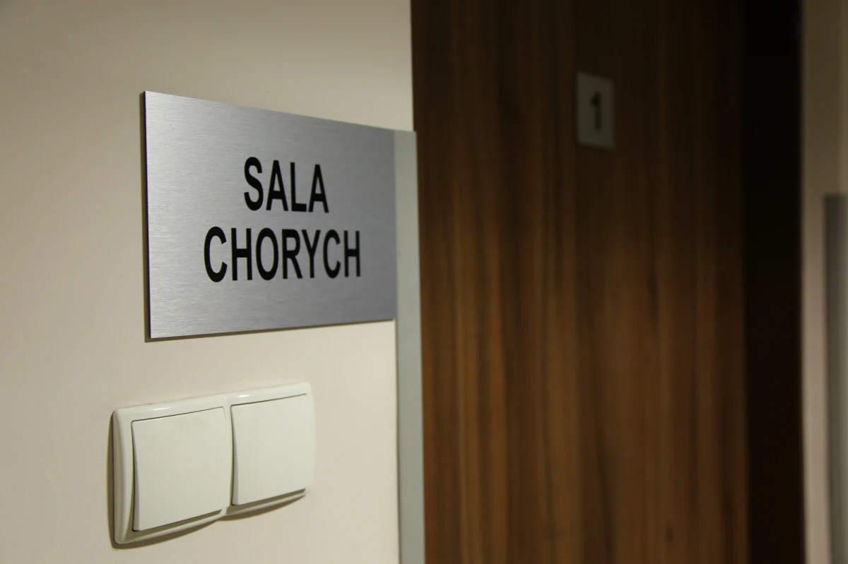 Wójt gminy Zgierz Barbara Kaczmarek w stanie krytycznym trafiła do szpitala. 58-letnia kobieta została dotkliwie pobita. Policja zatrzymała jej 34-letniego syna. 