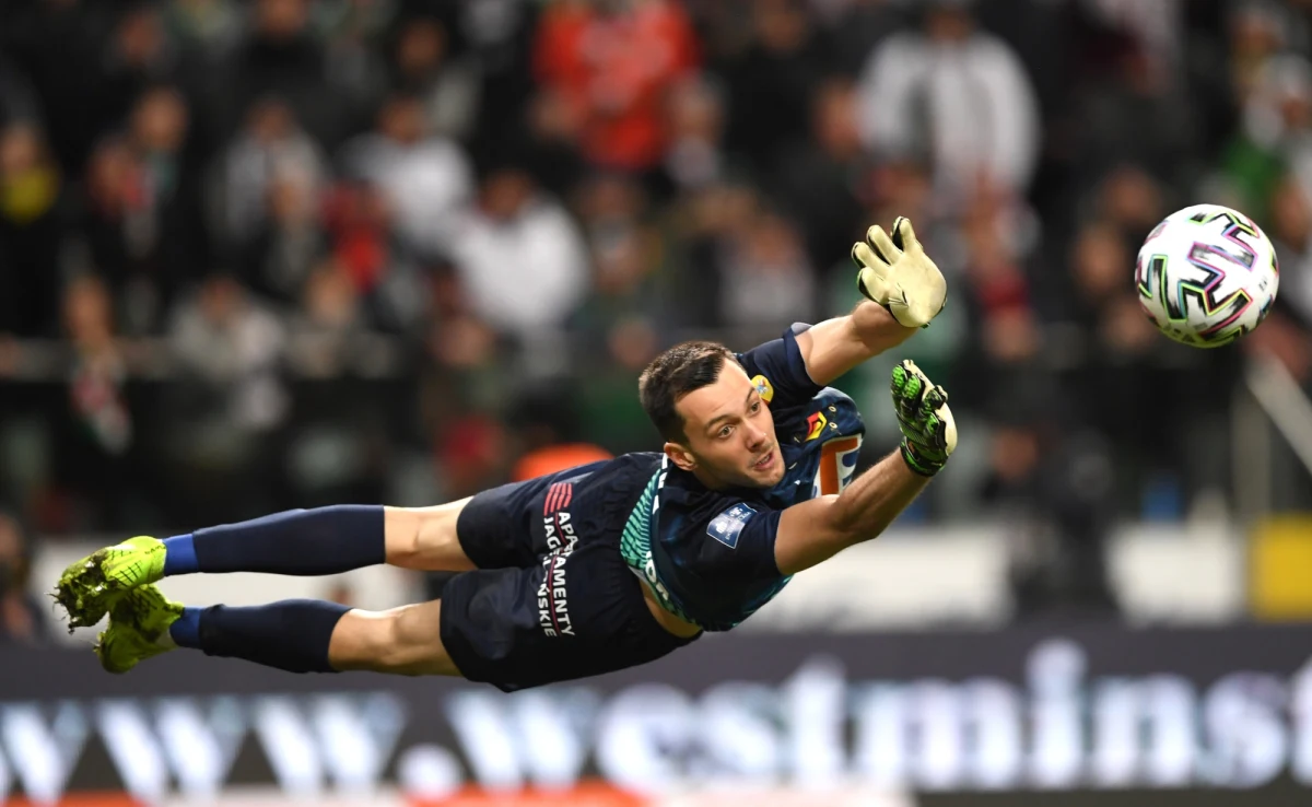 Legia Warszawa - w hicie kolejki - rozbiła Jagiellonię Białystok aż 4:0. Nieporadni białostoczanie nie potrafili przeciwstawić się atakom "Wojskowych". 