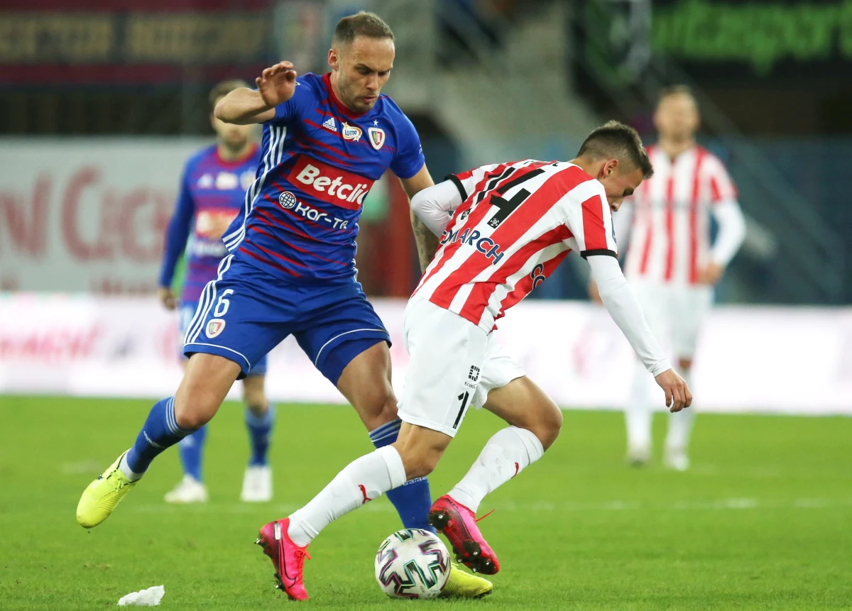 Piast Gliwice wygrał z Cracovią 1:0 w ostatnim sobotnim meczu piłkarskiej Ekstraklasy. Jedyną bramkę meczu zdobył Sebastian Milewski.