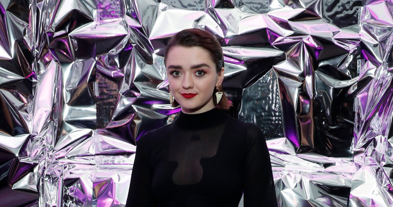 Po niedawno zakończonym serialu "Gra o tron" mało było okazji, by oglądać Maisie Williams. Wkrótce zmieni się to za sprawą horroru "The Owners". Wyreżyserowany przez Juliusa Berga film będzie adaptacją belgijskiej powieści graficznej "Une Nuit De Pleine Lune". Pojawiły się pierwsze zdjęcia tej produkcji.