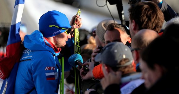 Rosyjski biathlonista Aleksander Łoginow zrezygnował z udziału w niedzielnym biegu ze startu wspólnego w mistrzostwach świata w Anterselvie. Powodem decyzji jest słaba kondycja psychiczna. W sobotę do jego pokoju weszła policja i szukała dowodów przyjmowania dopingu.