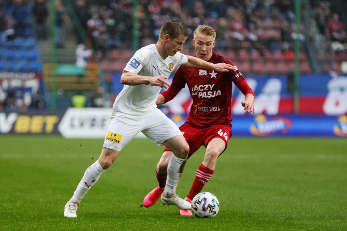 Piłkarze Wisły Kraków pokonali 2:0 Koronę Kielce w niedzielnym meczu 23. kolejki ekstraklasy. Na listę strzelców wpisali się Aleksander Buksa i Jakub Błaszczykowski.