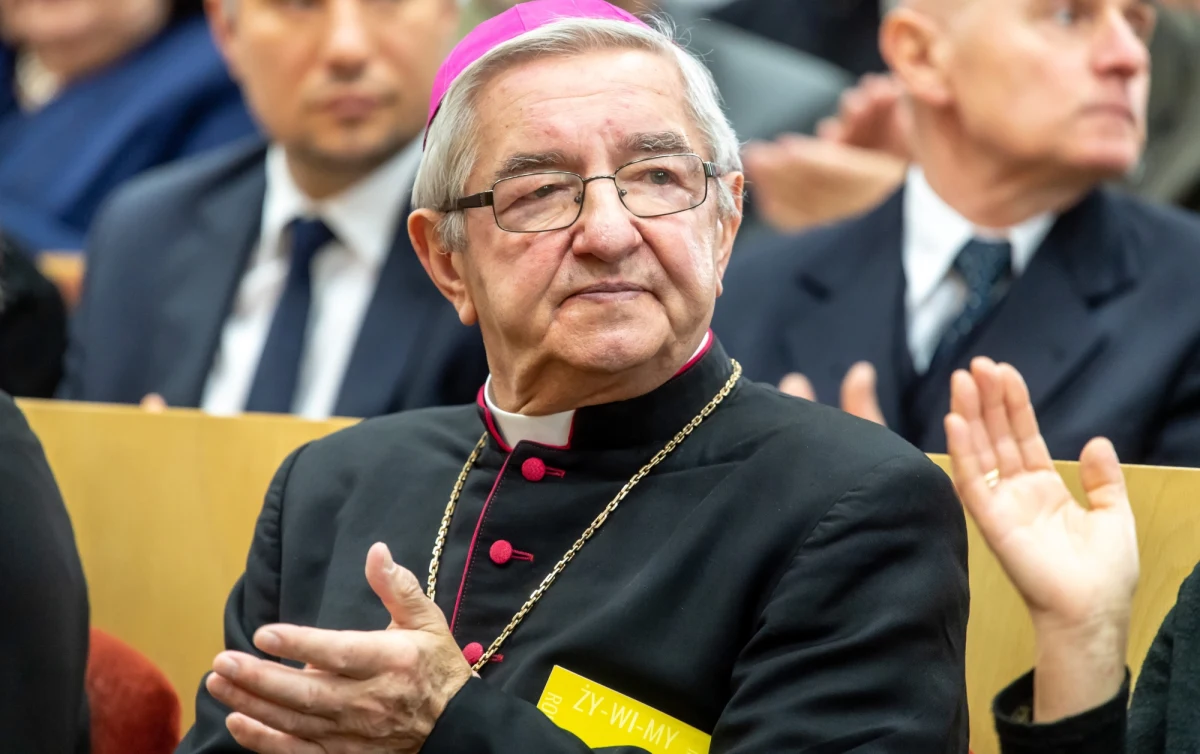 Arcybiskup Sławoj Leszek Głódź znalazł się pod lupą wyznaczonego przez Watykan obserwatora - informuje tygodnik "Wprost". Specjalny wysłannik ma przekazać Stolicy Apostolskiej raport na temat nieprawidłowości w diecezji gdańskiej. 